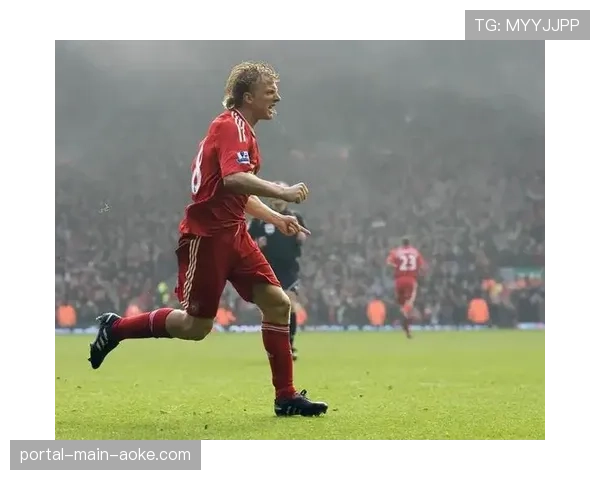 暖心一幕：对手球员受伤，拜仁球员主动将球踢出边线。