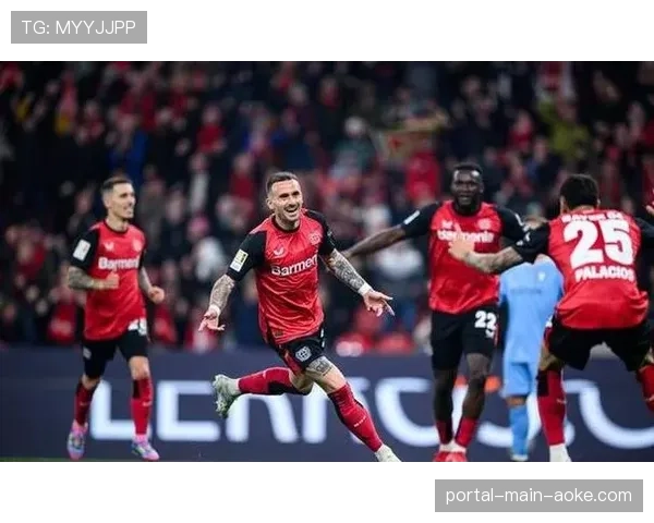 终场哨响，拜仁球员跪地掩面，巴黎众将相拥庆祝5-4险胜